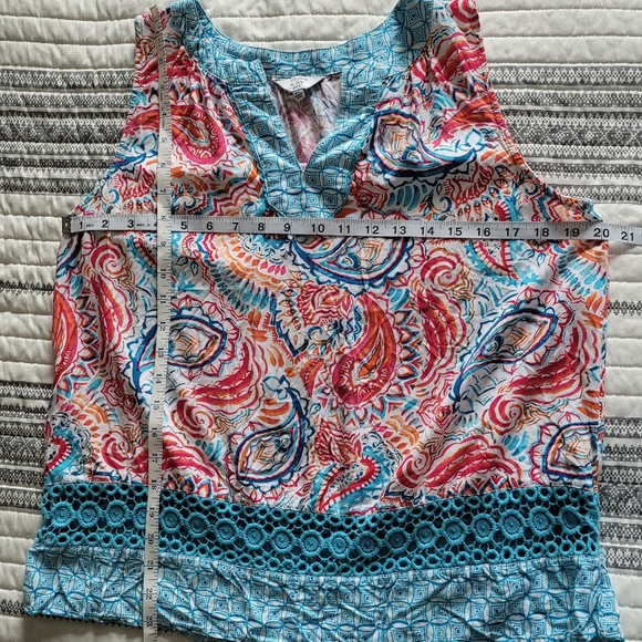 Crown & Ivy Sleeveless V-neck Paisley Floral Pattern Tunic Blouse Size Petite LG - Picture 12 of 12